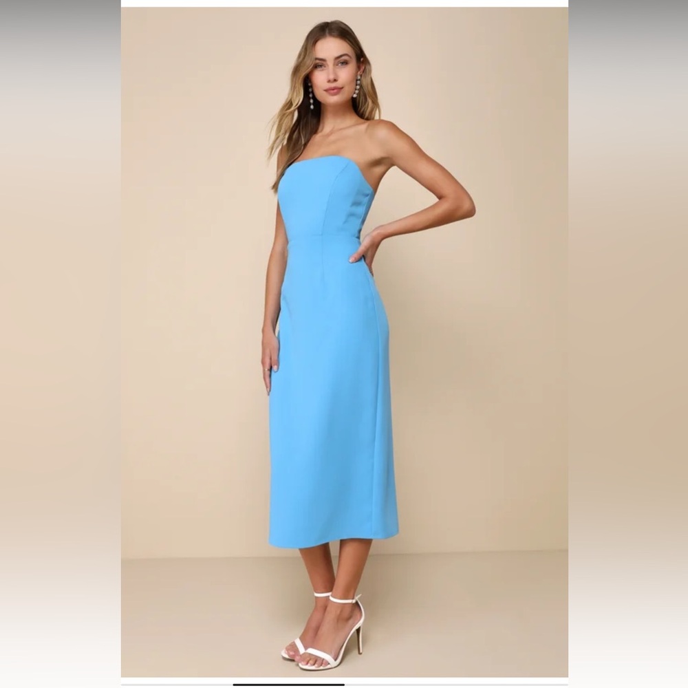 NWOT Lulus VIP Instinct Light Blue Strapless Midi Dress
Size small